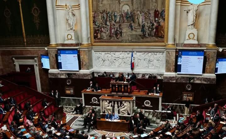La France adopte l’interdiction des réseaux sociaux aux moins de 15 ans