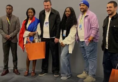 Ariana Milagro Lafond reçoit une distinction majeure au Festival mondial des jeunes en Russie