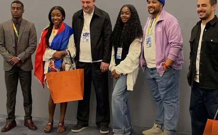 Ariana Milagro Lafond reçoit une distinction majeure au Festival mondial des jeunes en Russie