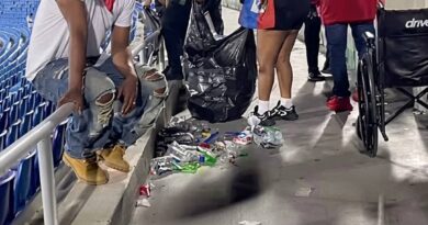 Ayiti kraze Repiblik Dominikèn 4-1, sipòtè Grenadye yo fè yon bèl jès apre match la