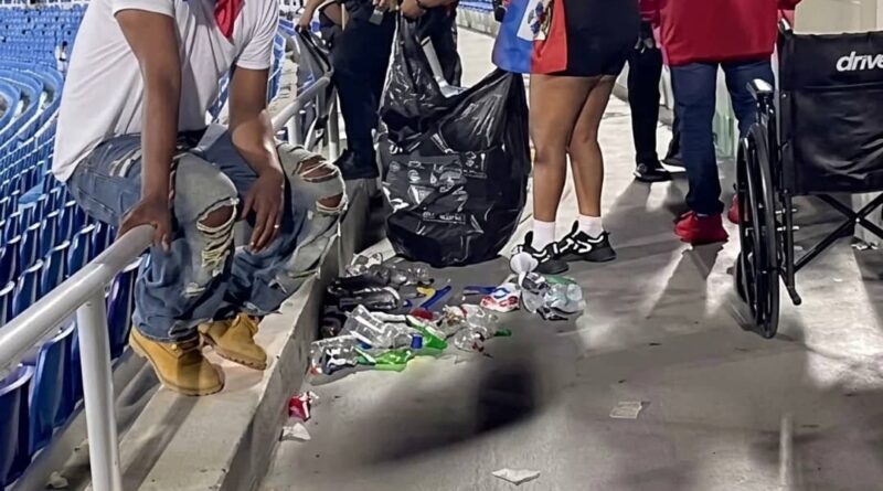 Ayiti kraze Repiblik Dominikèn 4-1, sipòtè Grenadye yo fè yon bèl jès apre match la